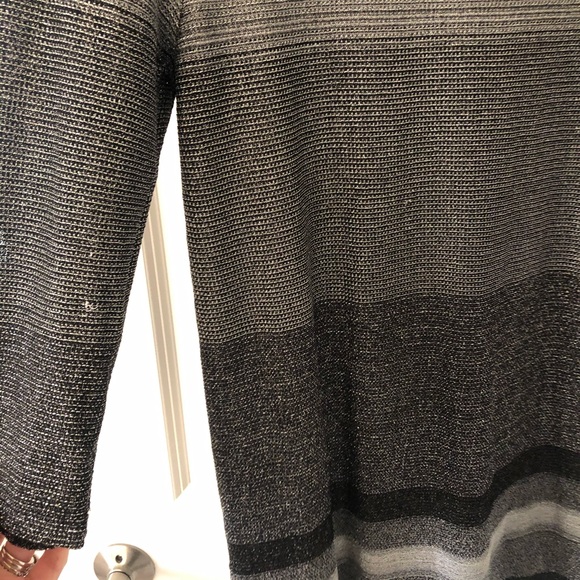 White House Black Market top - Picture 4 of 4